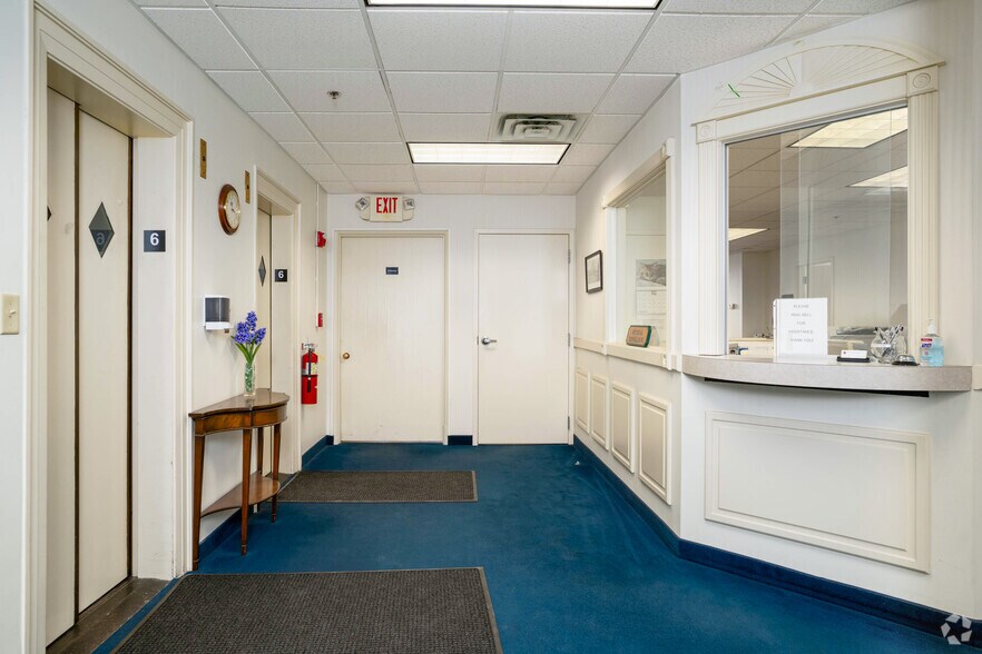 More Photos Of 289-309 Bridge St, Springfield Medical For Lease