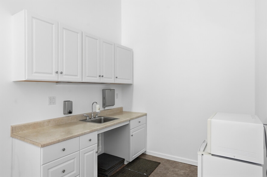 More Photos Of 203-205 W Central Ave, Lompoc Loft Creative Space For Sale