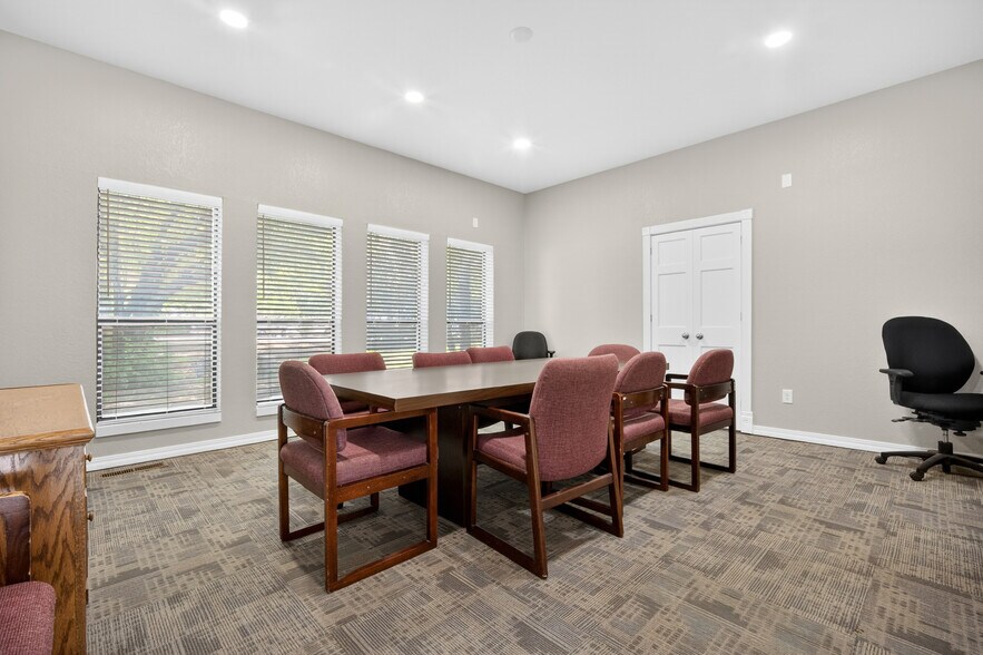 More Photos Of 2400 Tee Cir, Norman Medical For Lease