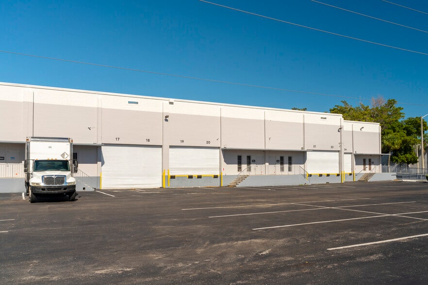 More Photos Of 7950-7966 NW 14th St, Miami Unknown For Lease