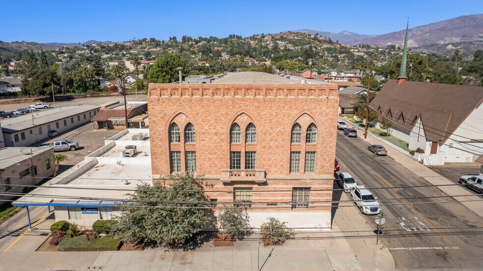 More Photos Of 102 N 7th St, Santa Paula Specialty For Sale