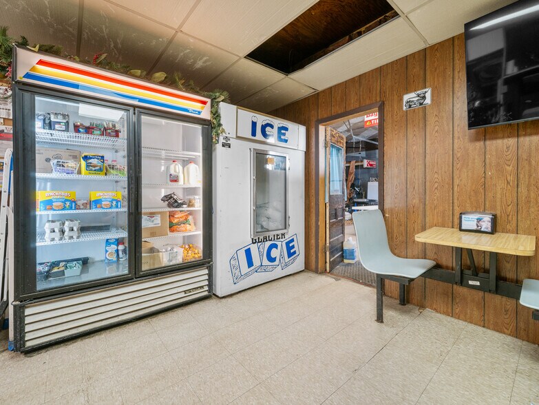 More Photos Of 365 4th St, Rock River General Retail For Sale
