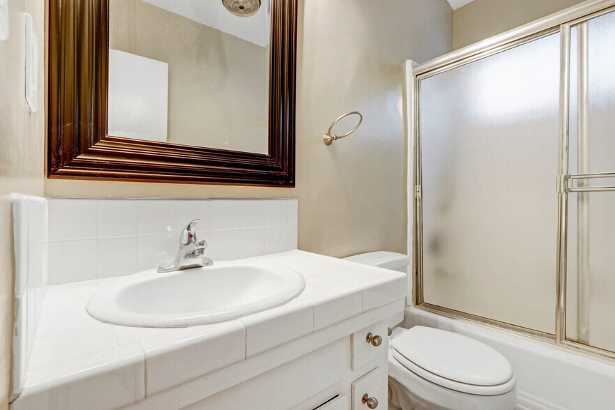More Photos Of 3625 Mentone Ave, Los Angeles Apartments For Sale
