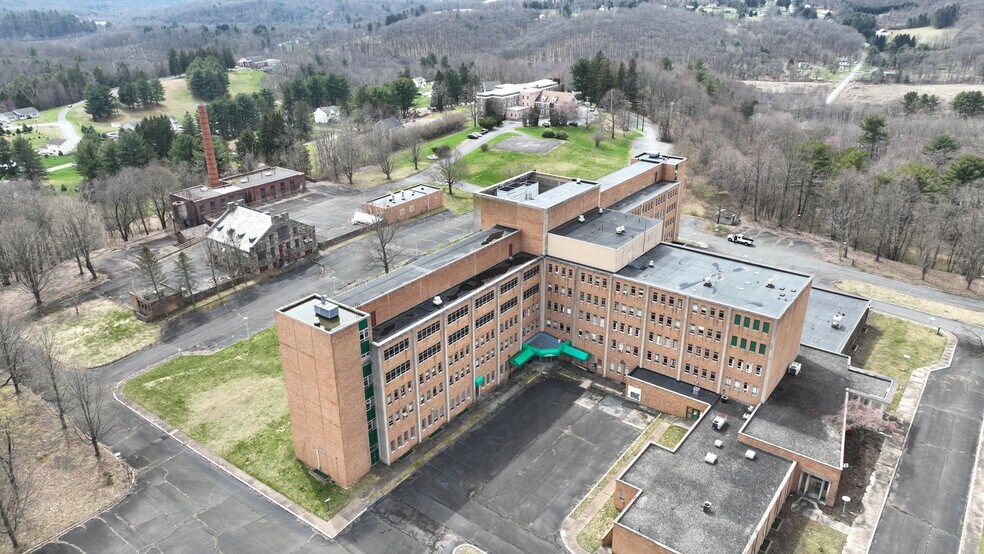 More Photos Of 101 Broad St, Ashland Hospital For Sale