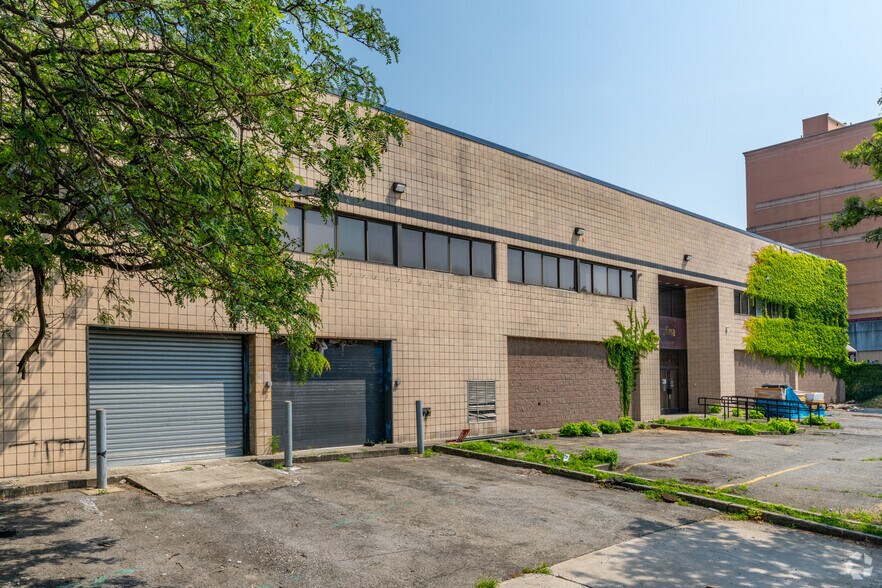 More Photos Of 1610 Bathgate Ave, Bronx Unknown For Lease