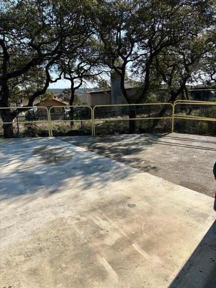 More Photos Of 2340 W R Larson Rd, San Antonio Manufacturing For Lease