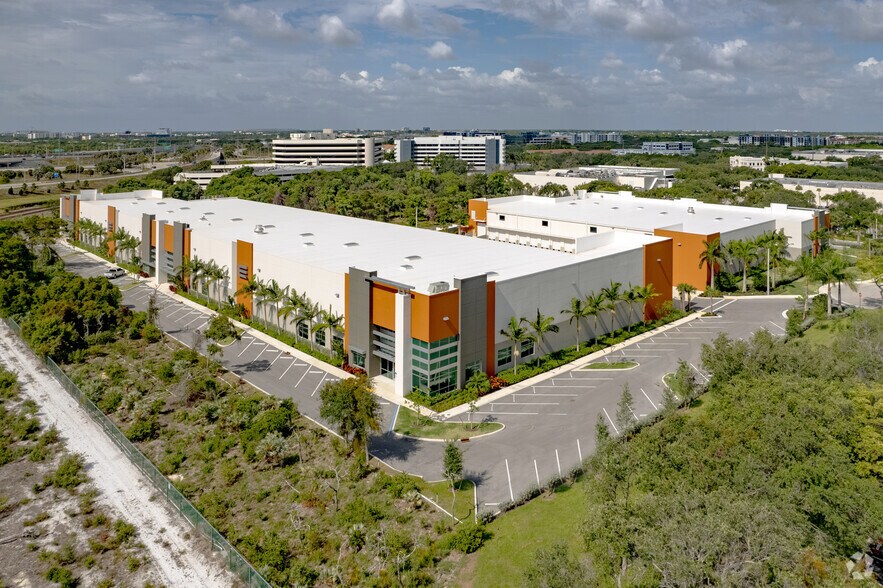 More Photos Of 644-646 Park of Commerce Way, Boca Raton Warehouse For Lease