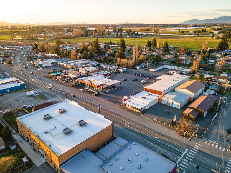 More Photos Of 916 W Division St, Mount Vernon General Retail For Sale