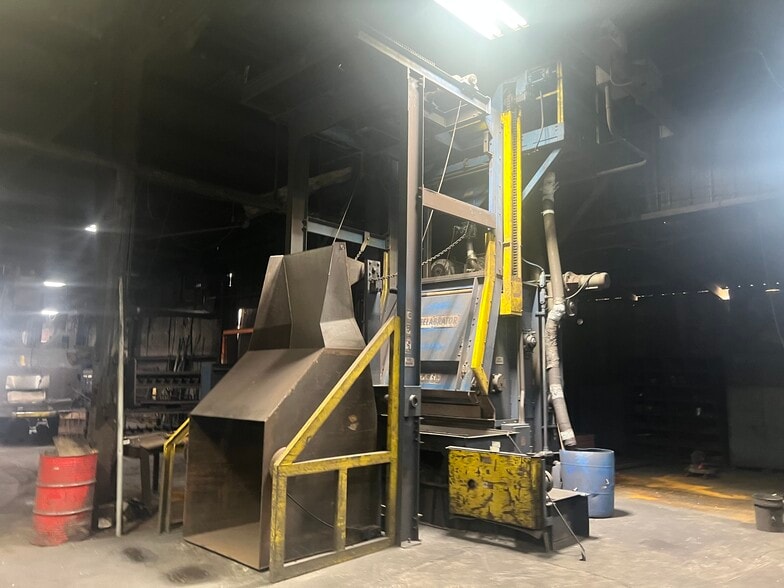 More Photos Of 400 S Gray St, Albany Manufacturing For Sale