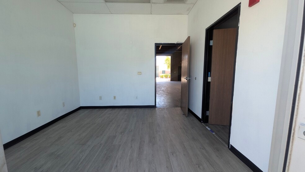 More Photos Of 41705 Elm St, Murrieta Warehouse For Lease