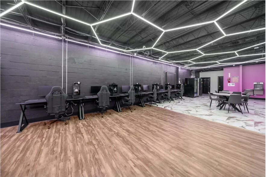 More Photos Of 4741 Rockford Plz, Louisville Freestanding For Sale