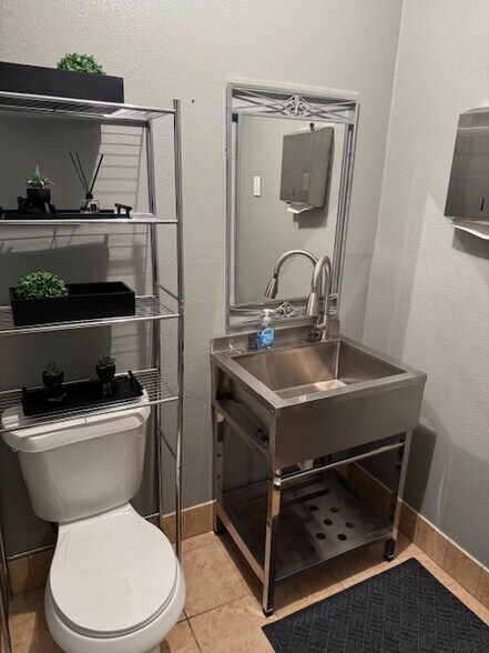 More Photos Of 18723 Mirror Lake Dr, Spring Coworking Space