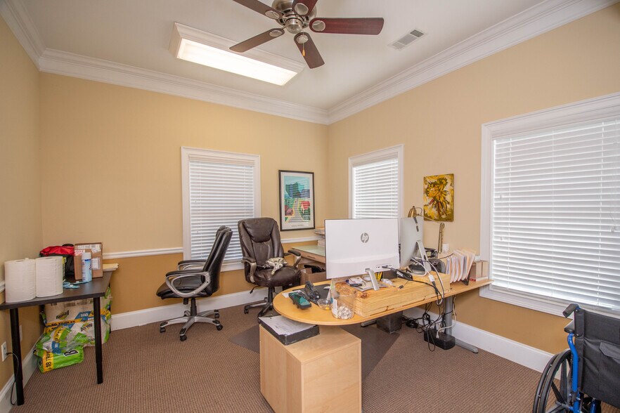 More Photos Of 1011 Woodridge Ln, Watkinsville Office For Lease