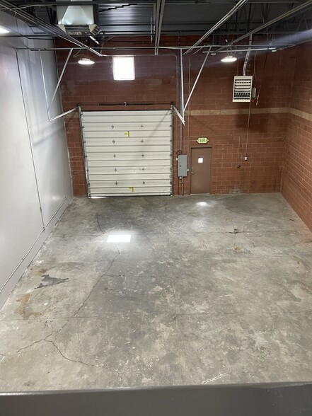 More Photos Of 9066-9082 S 300 W, Sandy Light Manufacturing For Lease