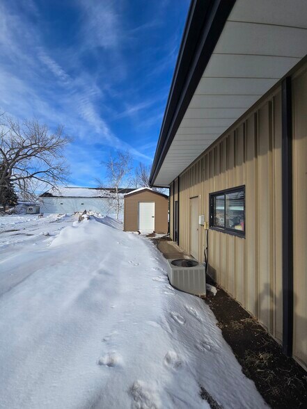 More Photos Of 1123 N 42nd St, Grand Forks Office For Sale