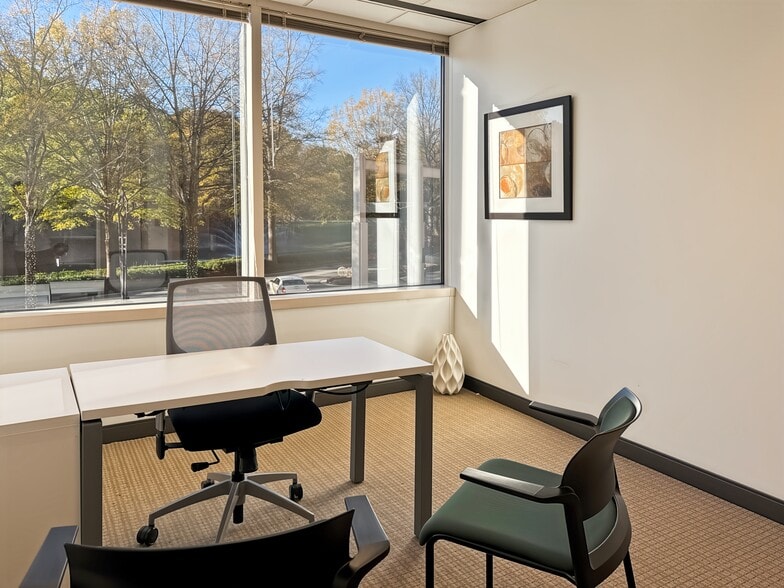 More Photos Of 5555 Glenridge Connector, Atlanta Coworking Space