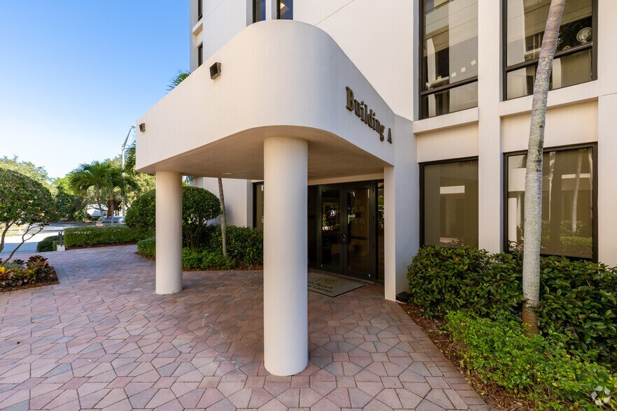 More Photos Of 1201 19th Pl, Vero Beach Office For Lease