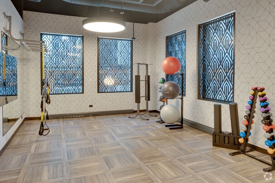 More Photos Of 182 W Lake St, Chicago Apartments For Lease