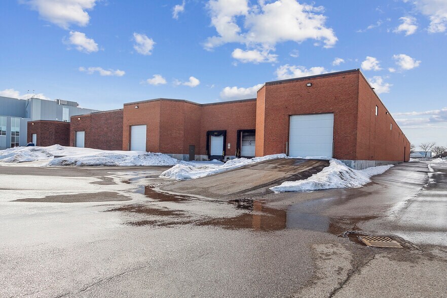 More Photos Of 6885-6895 Menway Ct, Mississauga Warehouse For Lease