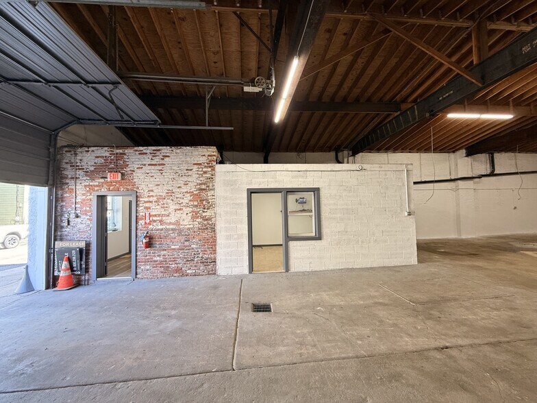 Primary Photo Of 4547-4549 E Thompson St, Philadelphia General Retail For Lease