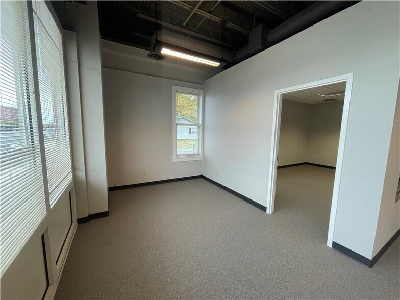 More Photos Of 206 SW 8th St, Bentonville Apartments For Lease