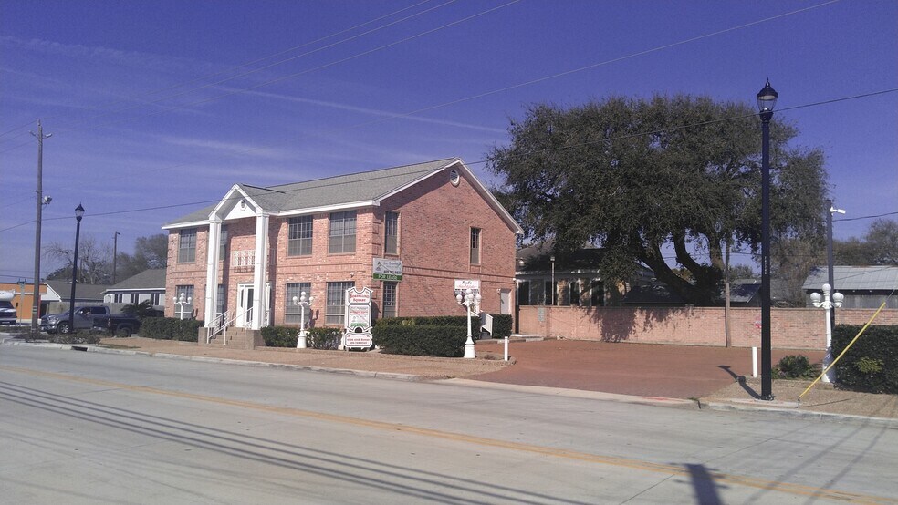 More Photos Of 2302 45th St, Galveston Office For Lease