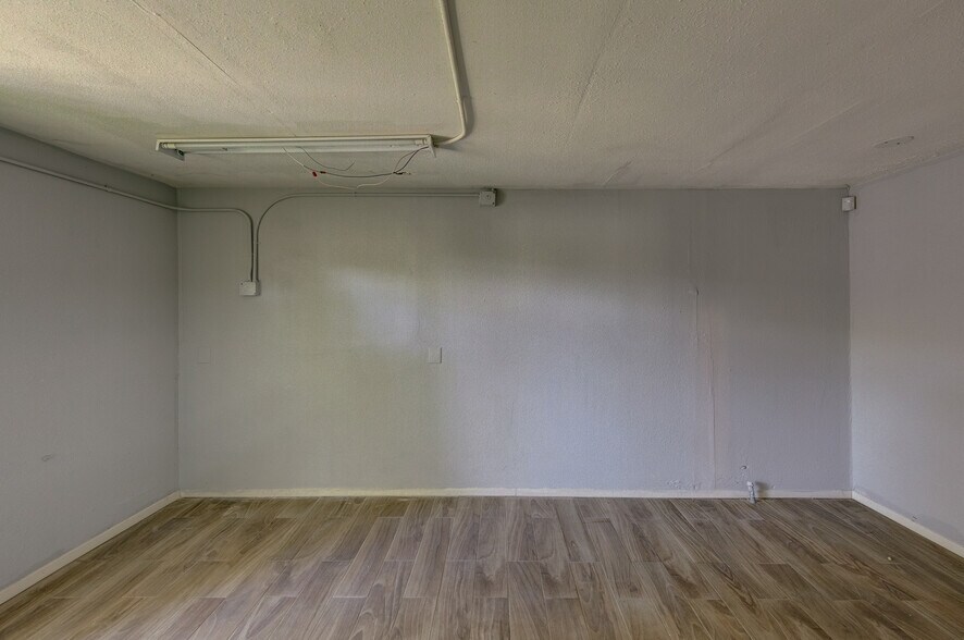 More Photos Of 8002-8004 Homestead, Houston Freestanding For Sale