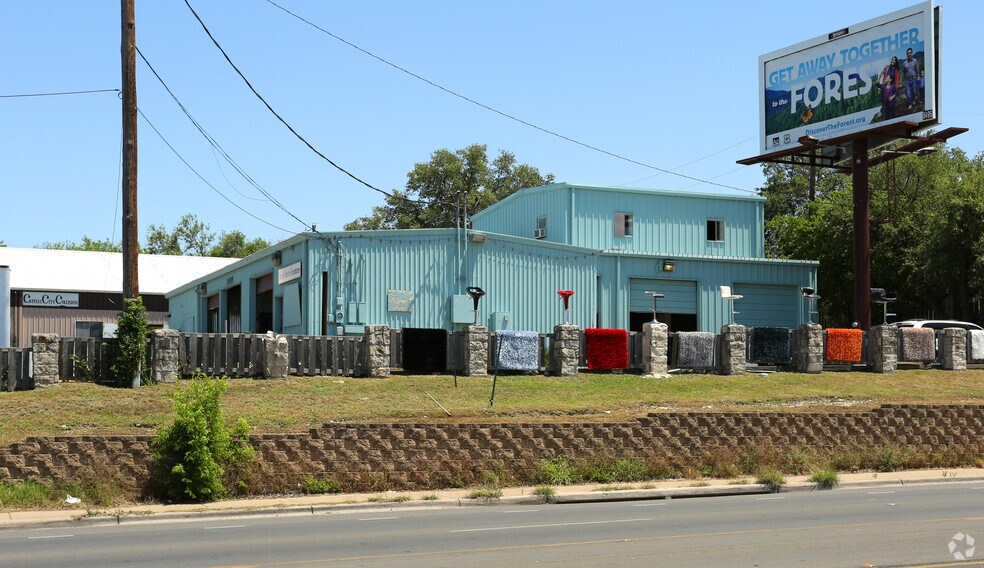 More Photos Of 3405 S Congress Ave, Austin Freestanding For Lease