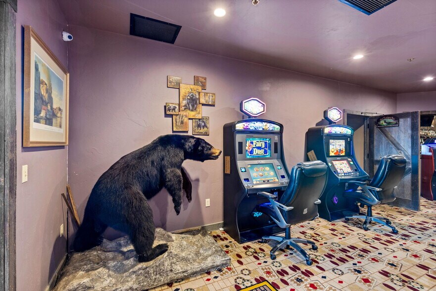 More Photos Of 5100-N Star Blvd, Great Falls Storefront Retail Office For Sale