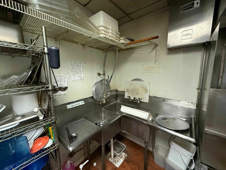 More Photos Of 834 E Division St, Springfield Restaurant For Sale