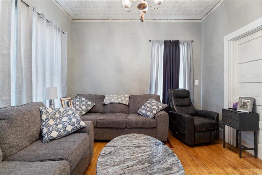 More Photos Of 6 Dawson St, Milton Storefront Retail Residential For Sale