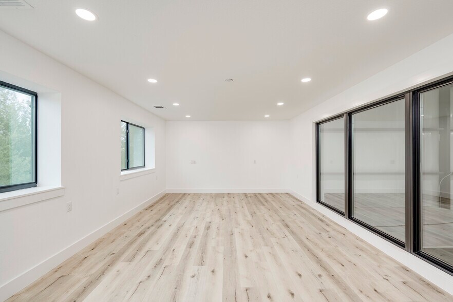 More Photos Of 15210 Fitzhugh Rd, Austin Warehouse For Lease