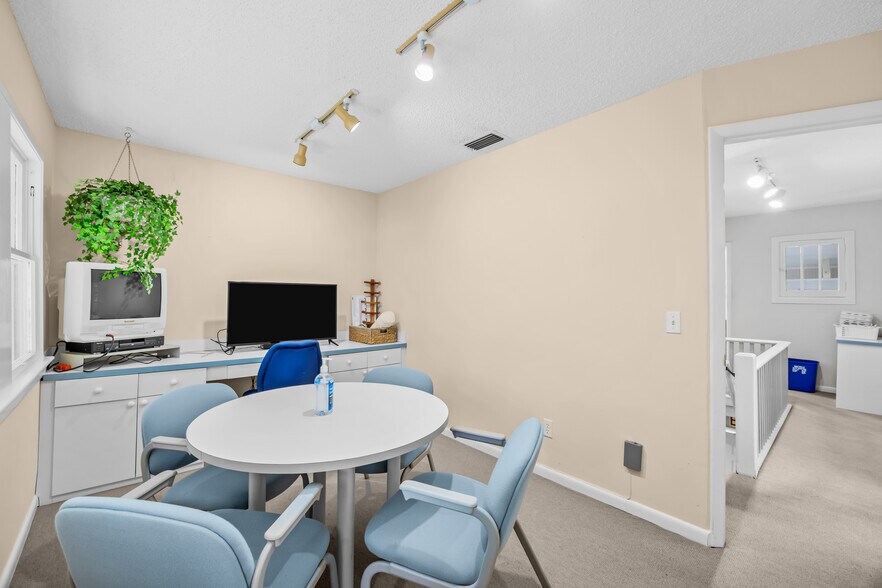More Photos Of 725 SE 5th St, Stuart Office For Lease