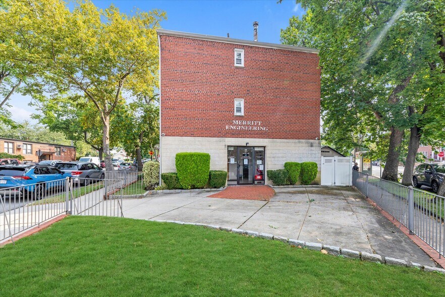 More Photos Of 2815 Bayside Ln, Flushing Office For Sale