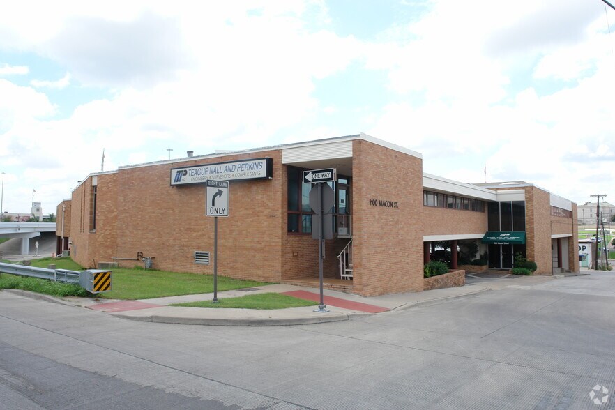 More Photos Of 1100 Macon St, Fort Worth Office For Sale