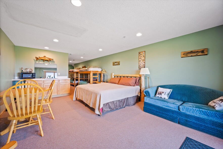 More Photos Of 341 US Route 1, Weston Hotel For Sale