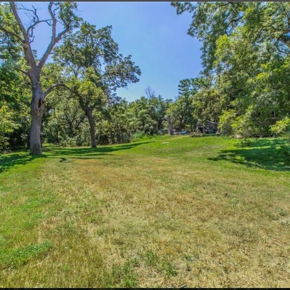 More Photos Of 200 Whitsett St, Belton Land For Sale