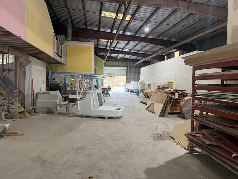 More Photos Of 4550 SE Hampton Ct, Stuart Manufacturing For Sale
