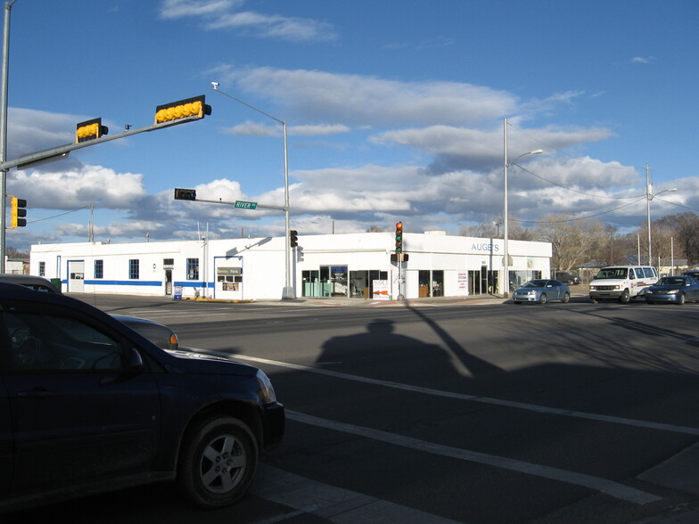 Primary Photo Of 800 E River Rd, Belen Auto Repair For Sale