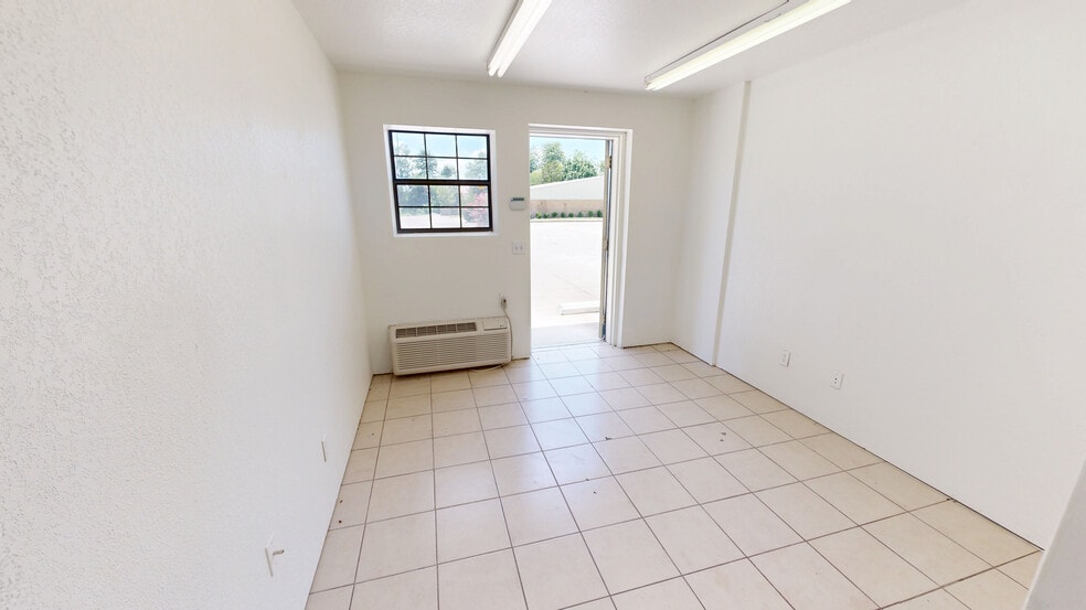 More Photos Of 1601 Acorn Dr, Rogers Distribution For Lease