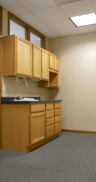 More Photos Of 7734-7780 Elmwood Ave, Middleton Medical For Lease