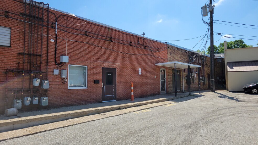 More Photos Of 9853 Johnnycake Ridge Rd, Mentor Unknown For Lease