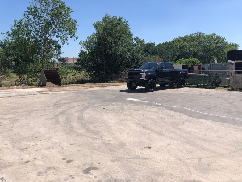 More Photos Of 9310 Converse Business Ln, Converse Warehouse For Lease