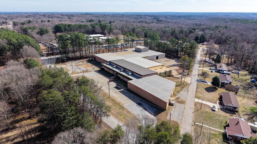 More Photos Of 425 Foster St, Cowpens Manufacturing For Sale