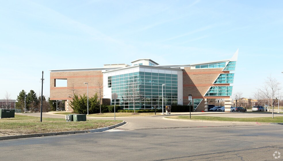More Photos Of 17900 Haggerty Rd, Livonia Bank For Lease