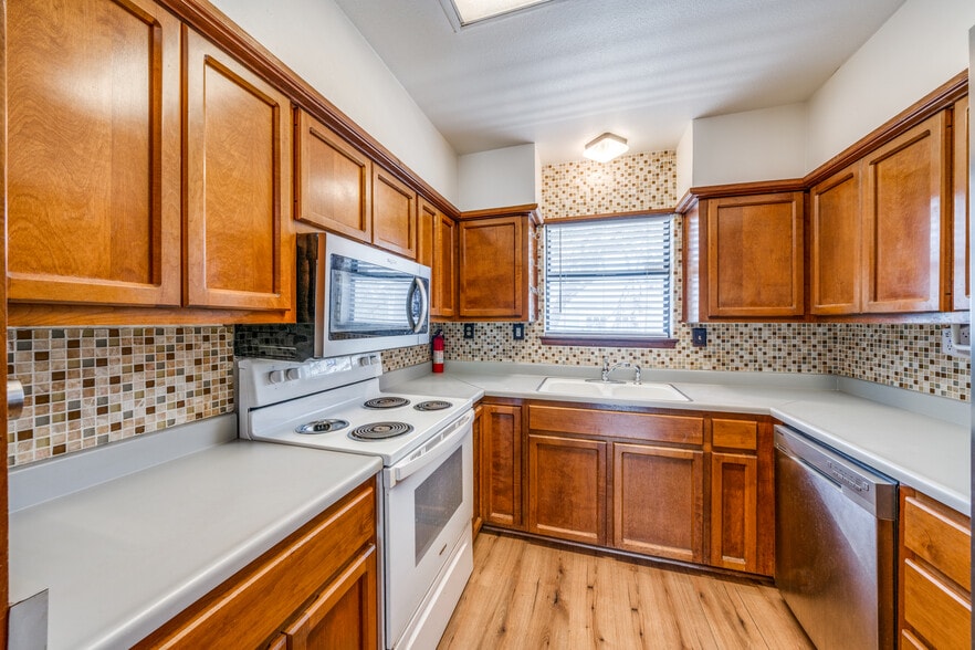 More Photos Of 7870 Broadway, San Antonio Medical For Sale