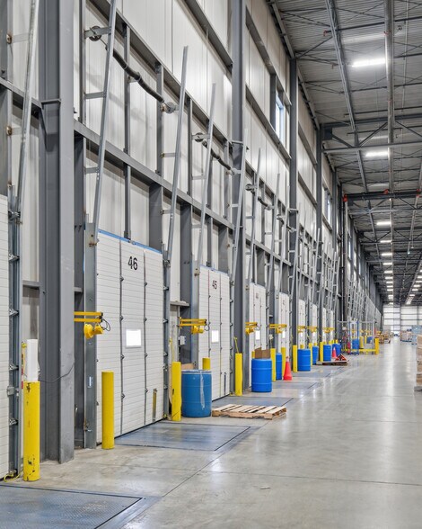 More Photos Of 12714 Coleraine Dr, Bolton Distribution For Lease