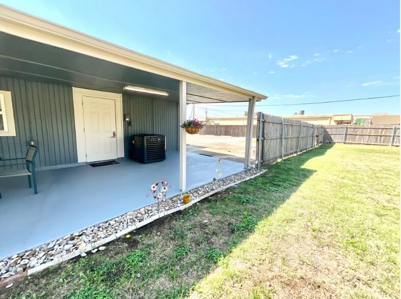 More Photos Of 5617 Watauga Rd, Watauga Storefront Retail Office For Sale