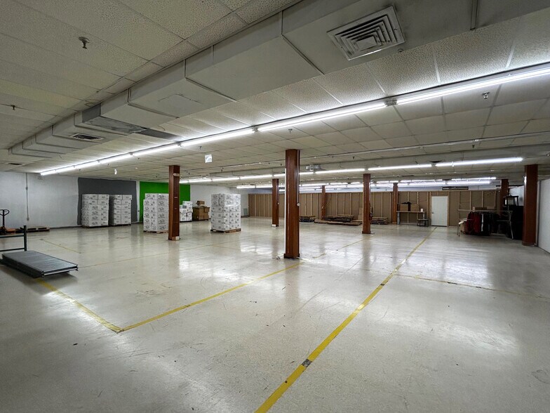 More Photos Of 2708 Ne Waldo Rd, Gainesville Showroom For Sale