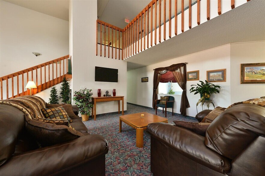 More Photos Of 920 S 3rd Ave, Clear Lake Hotel For Sale